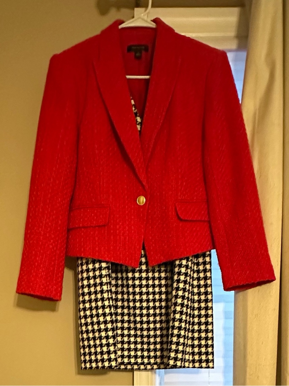 Ann Taylor set ! Blazer and dress! 

Red Textured Blazer with Houndstooth Dress